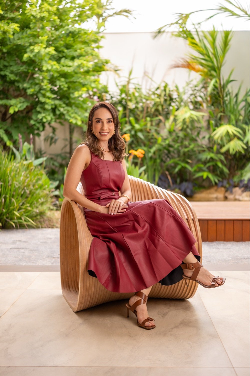 Dra. Mariana Morais no ambiente do consultório